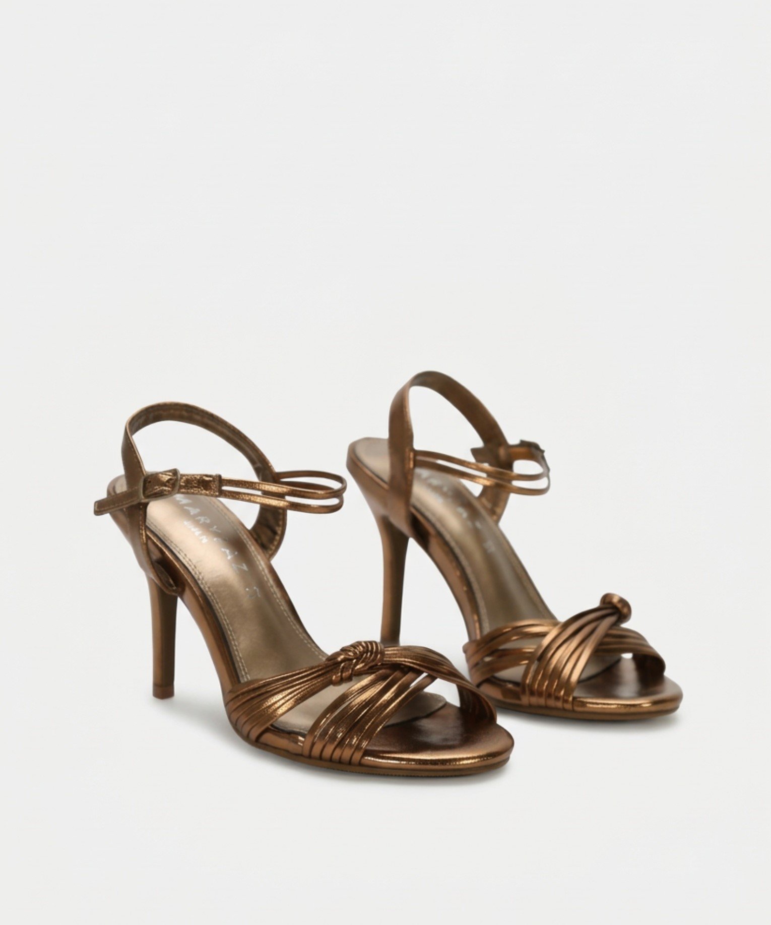 Sand&aacute;lia salto tiras n&oacute; image number null